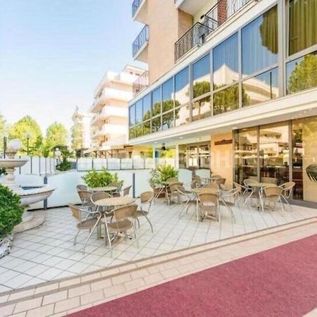 Hotel President Cesenatico Esterno foto