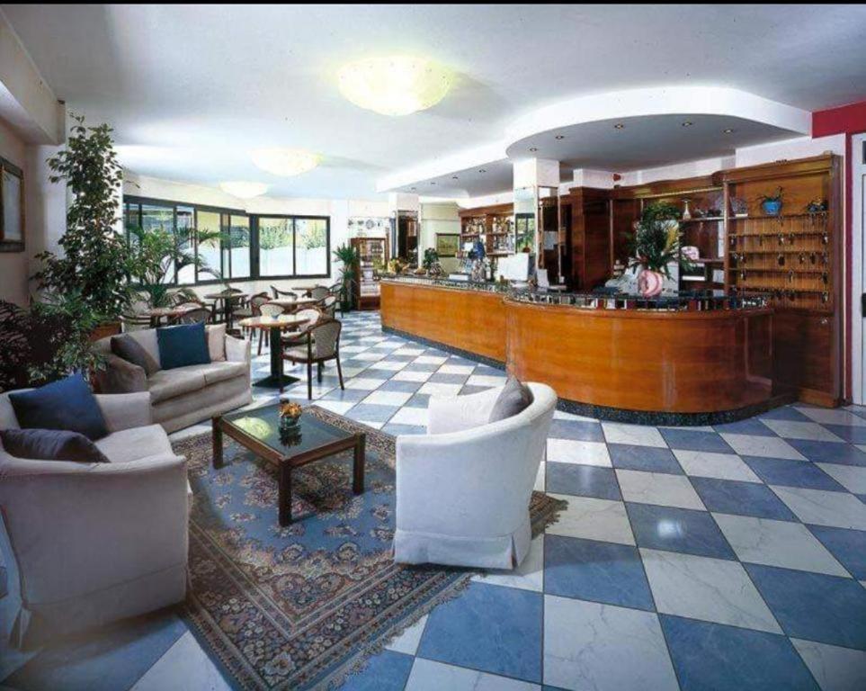 Hotel President Cesenatico Esterno foto